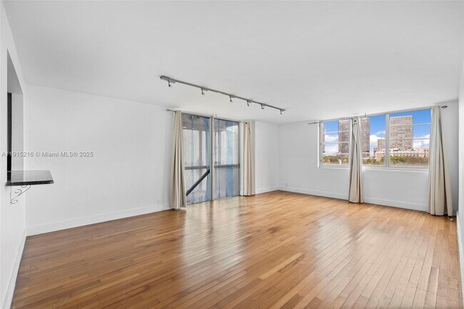 Foto del edificio - 3301 NE 5th Ave