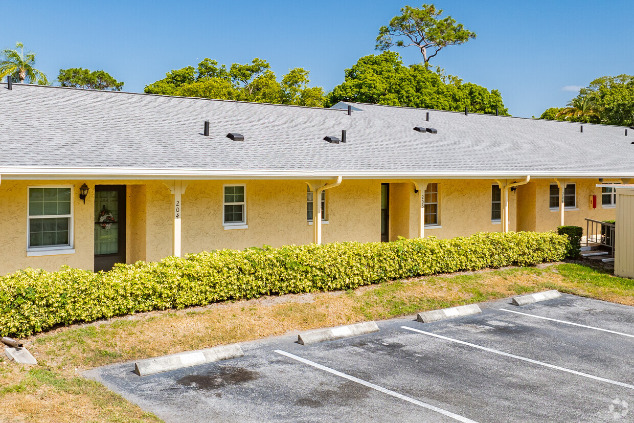 2465 Northside Dr Clearwater, FL - Woodland Villas
