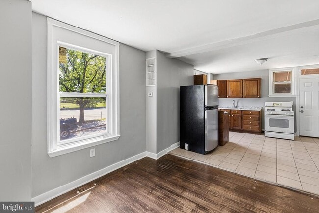 Building Photo - 2056 Griffis Ave