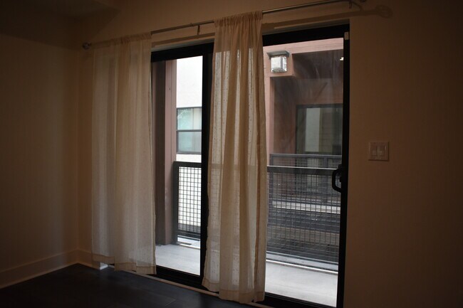 Foto del edificio - 425 W 9th St
