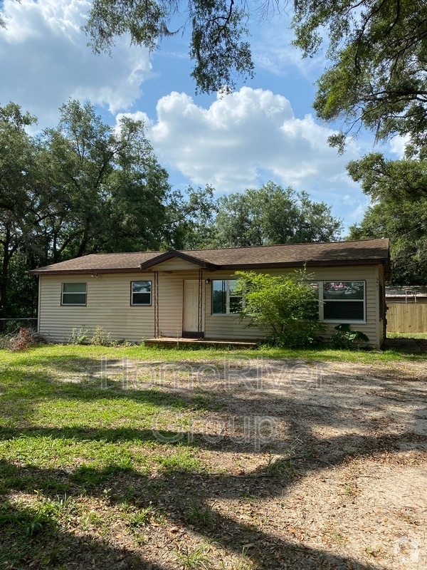 Building Photo - 2401 NE 59th Pl
