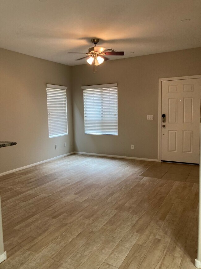 Building Photo - 3 bedroom 2 bath 2 car garage