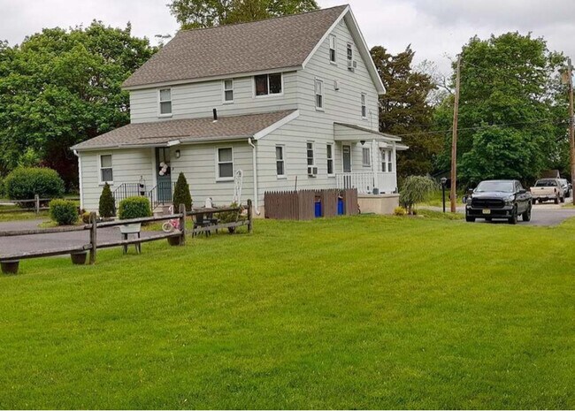 Foto del edificio - 203 E Pacific Ave