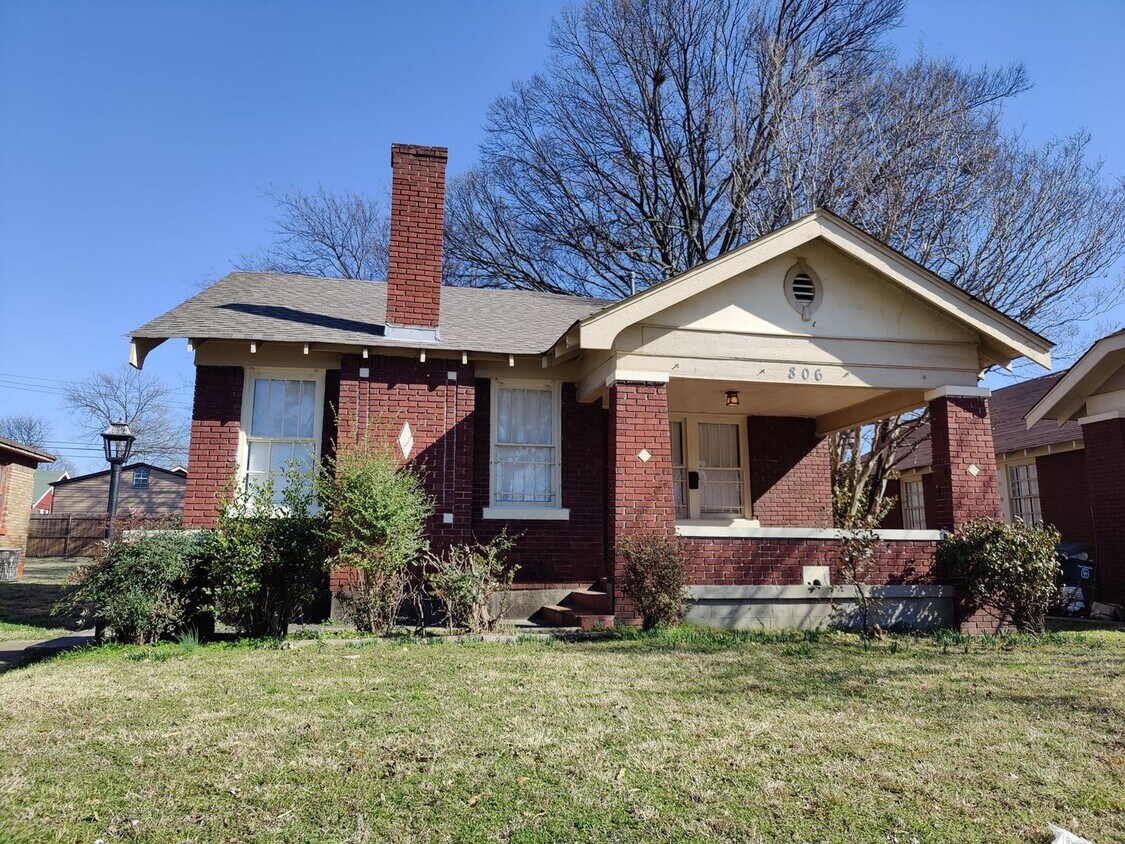 Primary Photo - Adorable 2 bed Bungalow in Vollintine Ever...