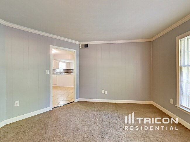 Foto del edificio - 6520 Farmingdale Dr