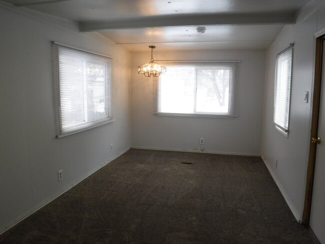 Building Photo - 362 Montana Ave
