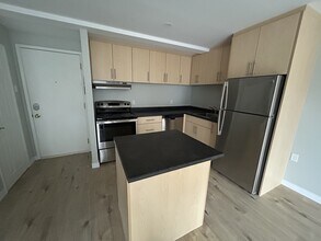 Building Photo - 5222-5222 Green St