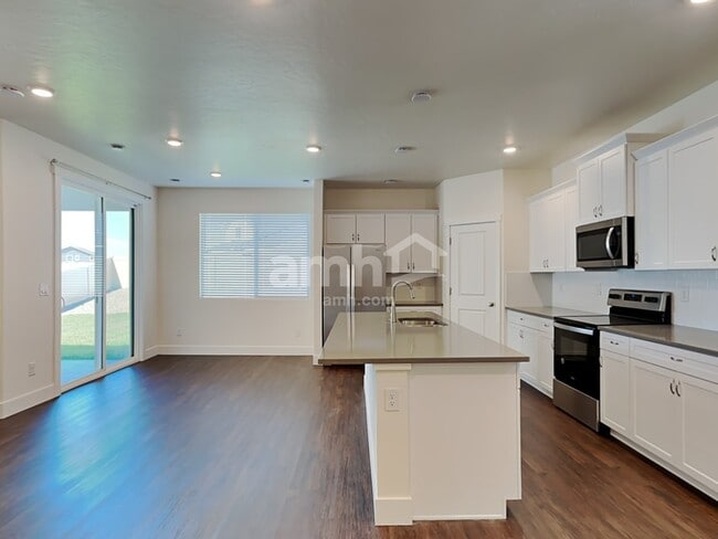 Foto del edificio - 9496 Clancey St