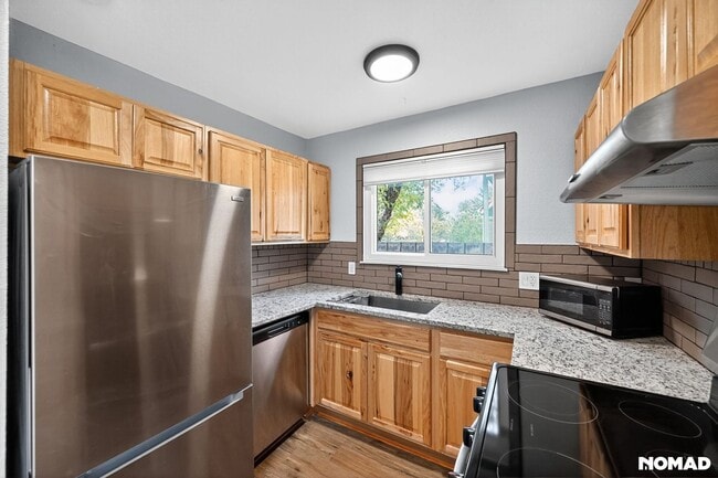 Building Photo - Freshly Renovated 3BR Single-Family House