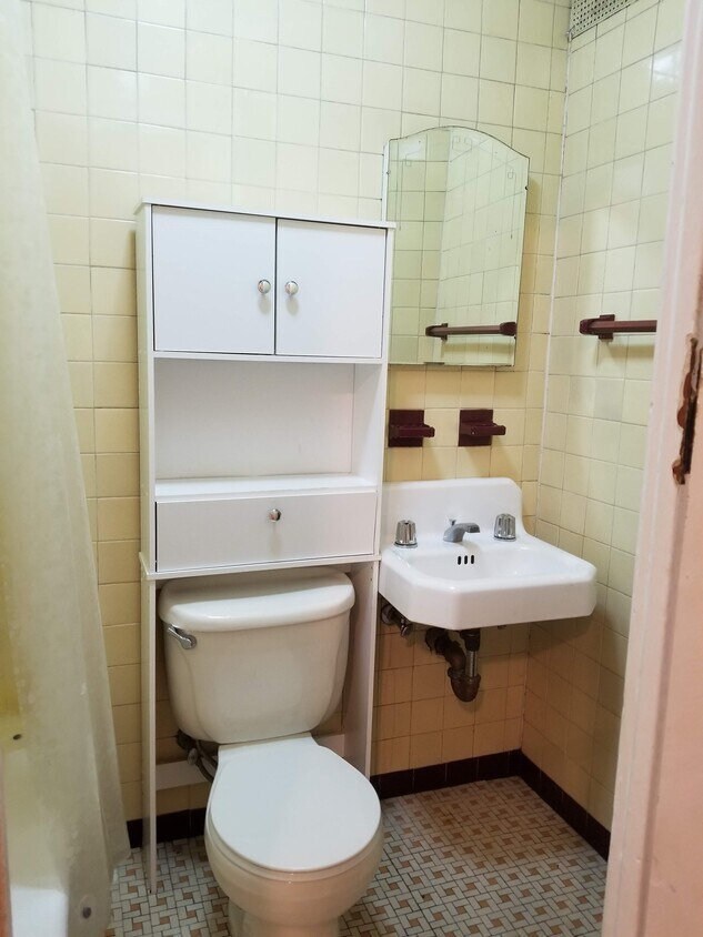 Bathroom - 186 Utica Ave