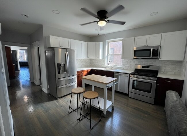Cocina - 736 N Homan Ave