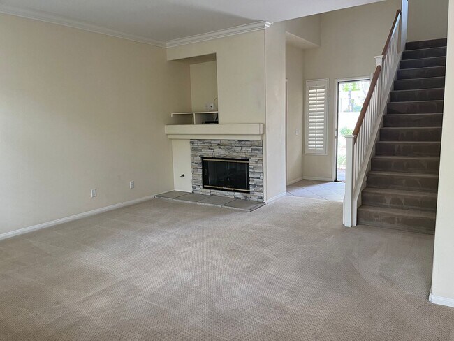 Building Photo - Ready to move in ready 3 bedroom 2.5 bathr...