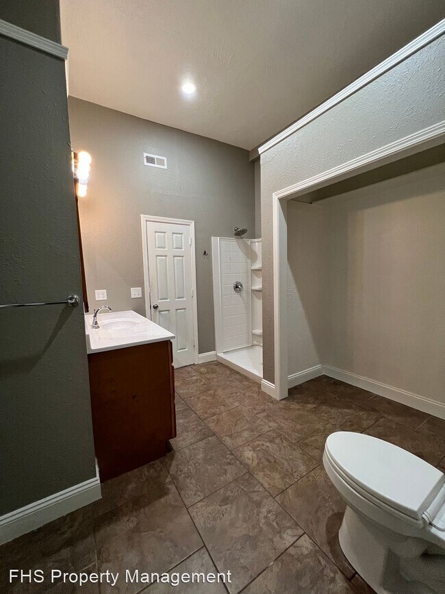 Foto del edificio - 3 br, 2 bath House - 2222 N Hillcrest