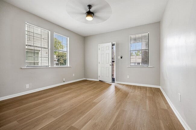 Foto del edificio - 2395 Forest Ave