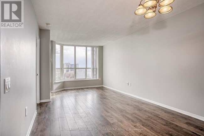 Photo du bâtiment - 21 Overlea Blvd