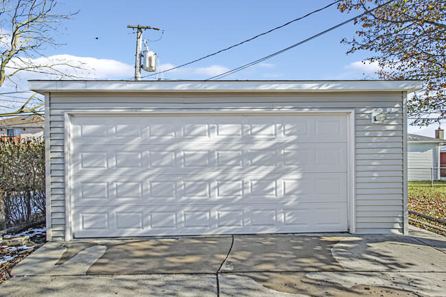 Building Photo - 4927 Sunrise Ln