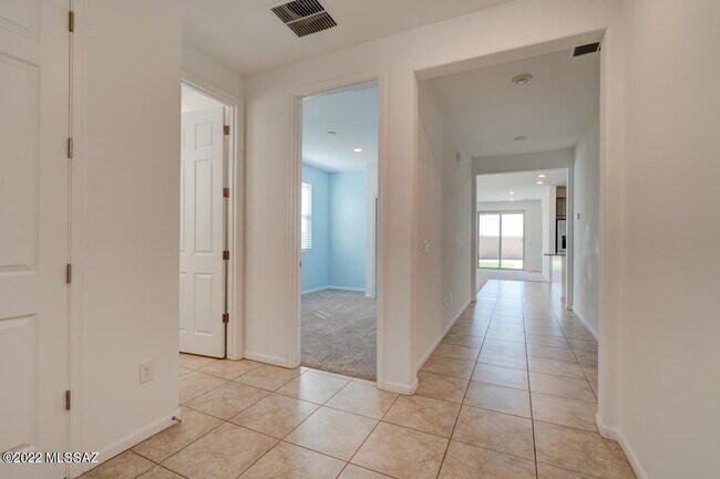 Foto del edificio - 6875 W Canopus Loop