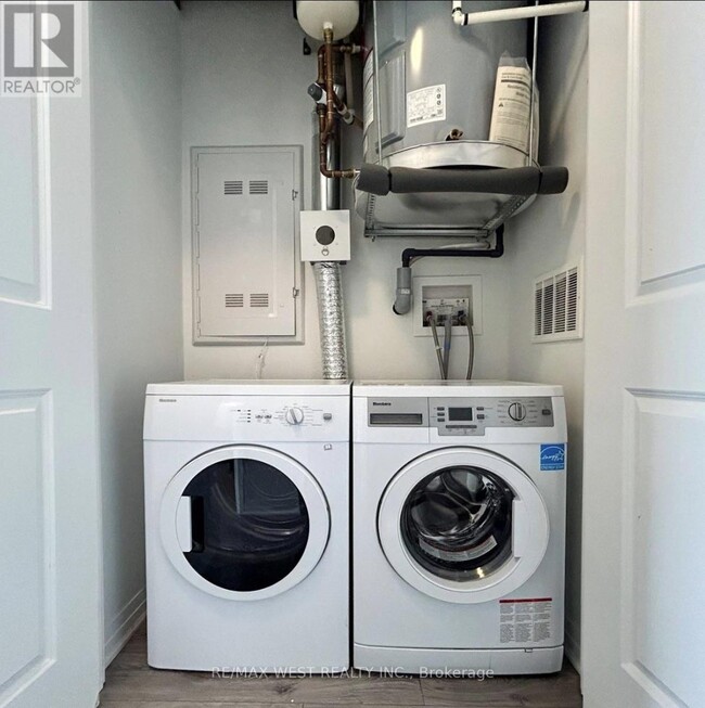 Building Photo - 1900 Simcoe St N