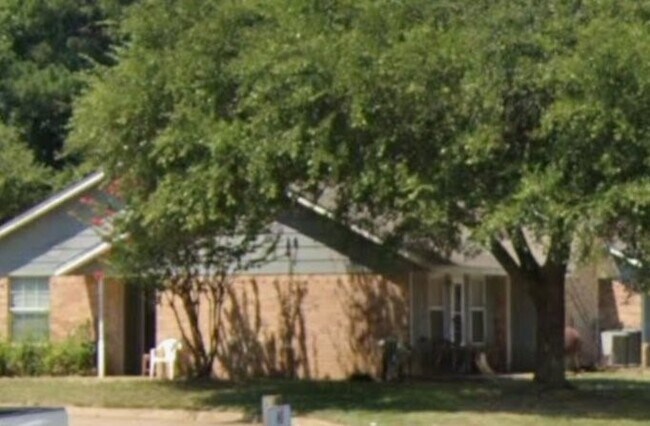 Foto del edificio - 1303 Martin Luther King Dr