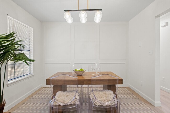 Foto del edificio - 8477 Titus Ln