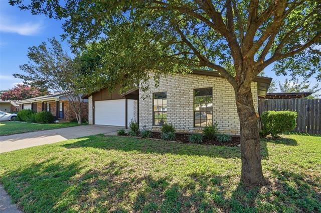 Building Photo - 2711 Treeview Dr