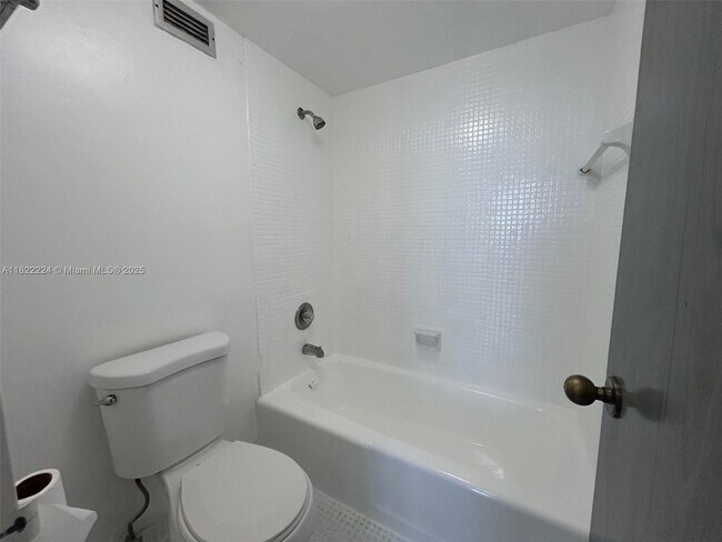Foto del edificio - 2899 Collins Ave
