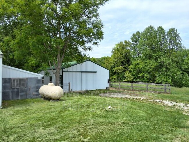 Building Photo - 1318 Tabbs Hollow Rd