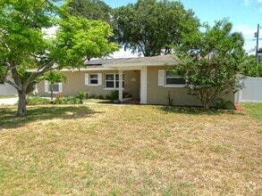 Building Photo - 1805 Greenhill Dr