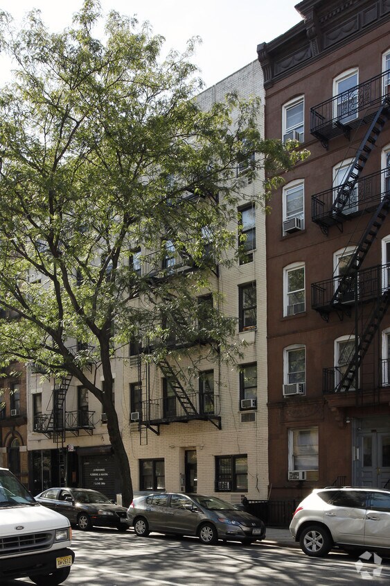 538 W 47th St Apartments - 538 W 47th St