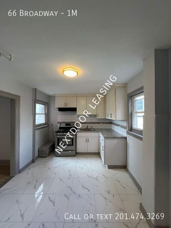 Foto del edificio - 66 Broadway-1M