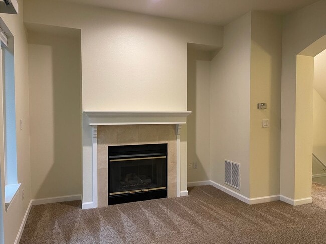 Foto del edificio - Bellevue Townhome! 2 Bedroom 2.5 Bathroom!...