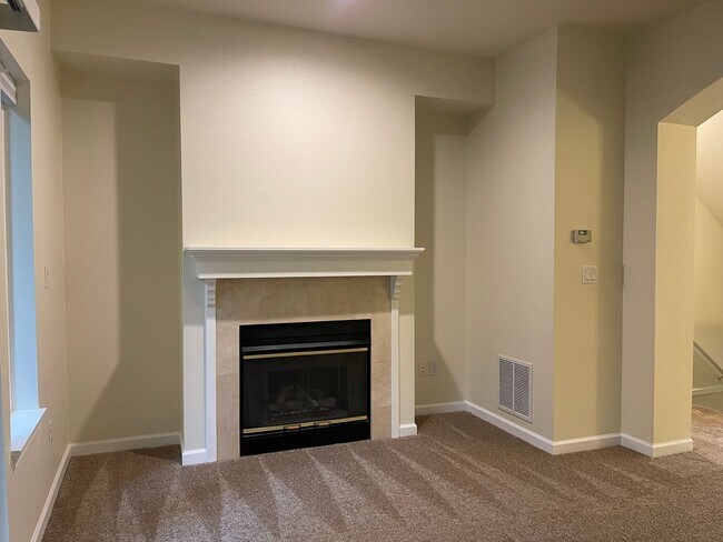 Foto del edificio - Bellevue Townhome! 2 Bedroom 2.5 Bathroom! *Utilities Included*