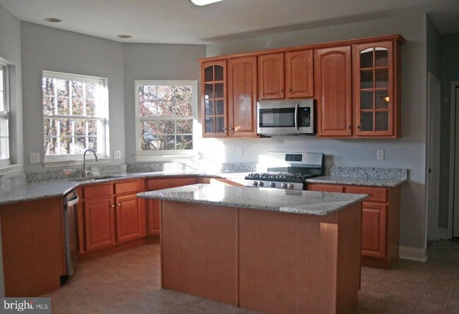 Foto del edificio - 24 Blue Spruce Dr