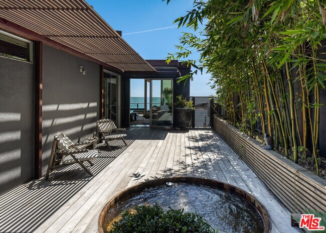 Foto del edificio - 24956 Malibu Rd