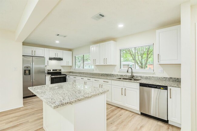 Building Photo - 408 Gardenia St