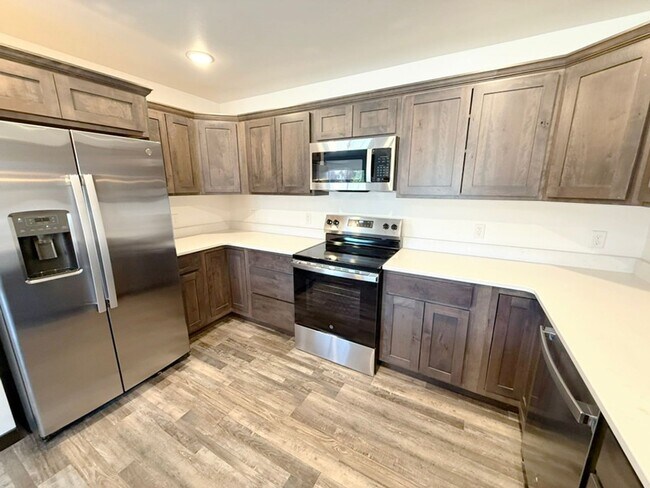Foto del edificio - Brand New Condo, Large Windows and Central...