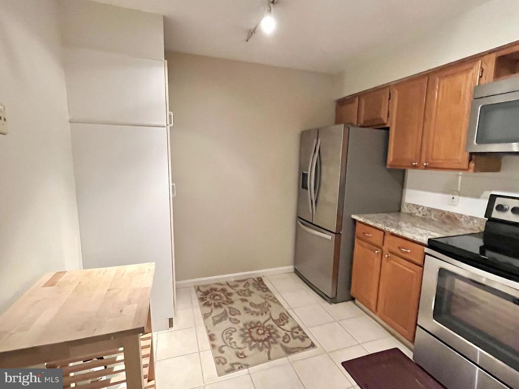 Primary Photo - 2220 Springwood Dr