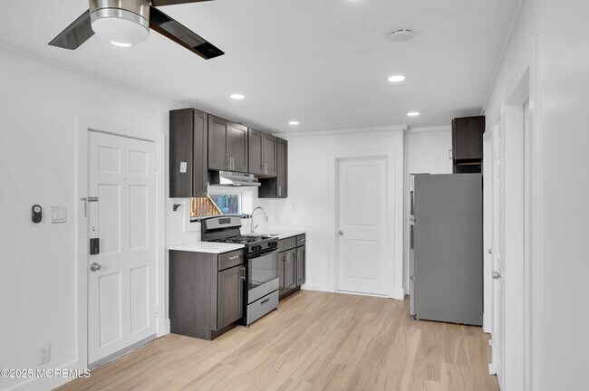 Foto del edificio - 231 Blaine Ave