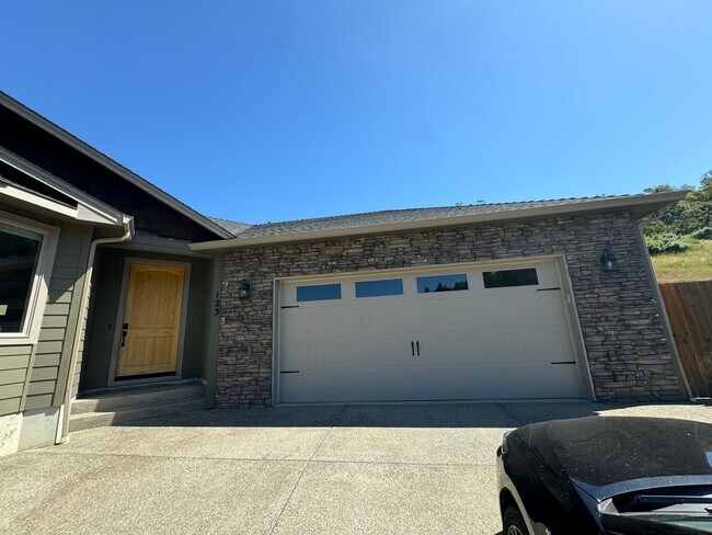 Foto del edificio - Newer Winchester 4 bedroom 2 bath home