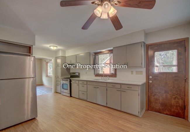 Building Photo - 1117 E 40th Pl