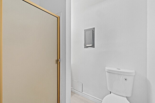 Building Photo - Welcome to this modern, remodeled condo!
