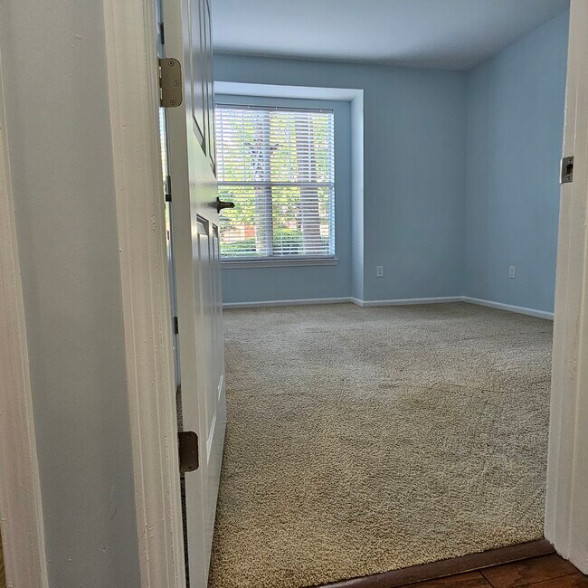 Building Photo - 45 Sycamore Ave