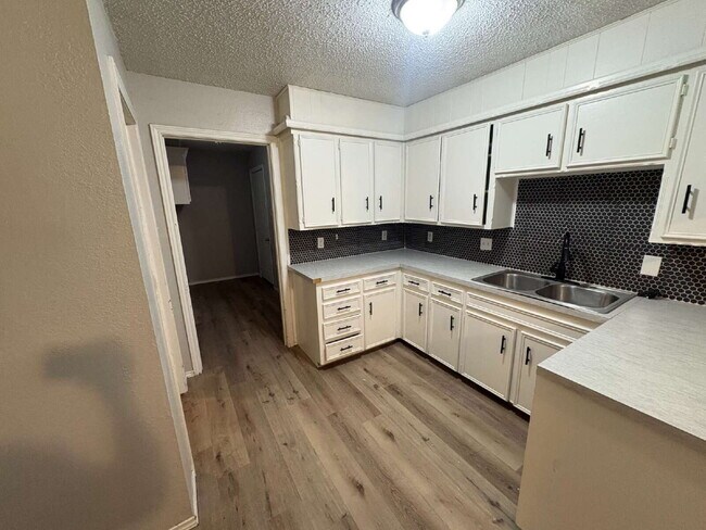 Foto del edificio - Stunning Home Near McCullough Park!