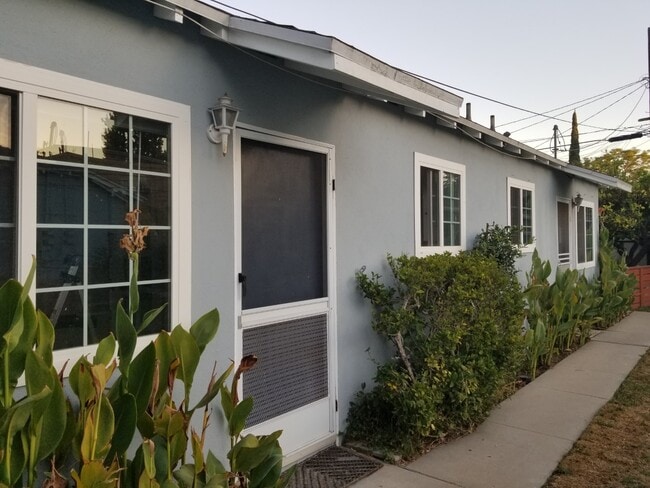 Building Photo - 1810 W Victory Blvd
