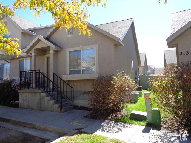Primary Photo - 203 Cres View Ln