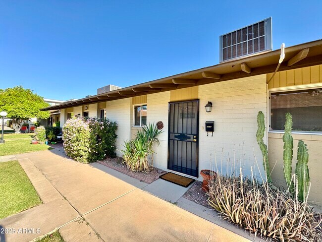Foto del edificio - 6721 E McDowell Rd