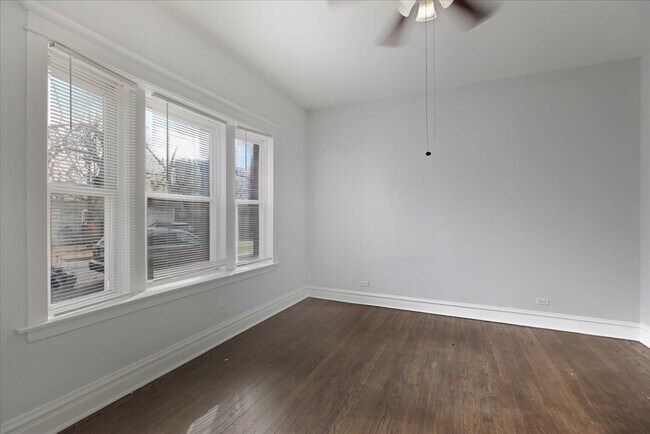 Building Photo - 2552 N Kildare Ave