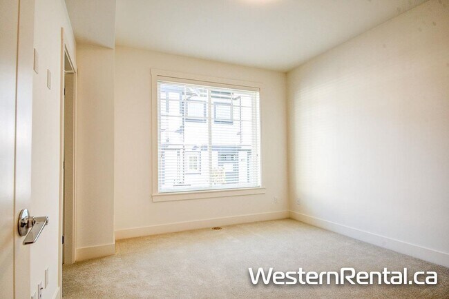 Photo du bâtiment - 11188-11172 33