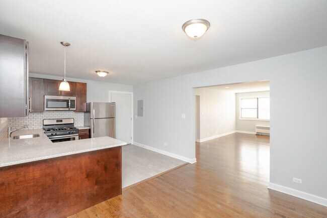 Foto del edificio - 6807 N Ridge Blvd