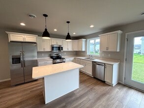Building Photo - 6753 Mdw Vw Dr S